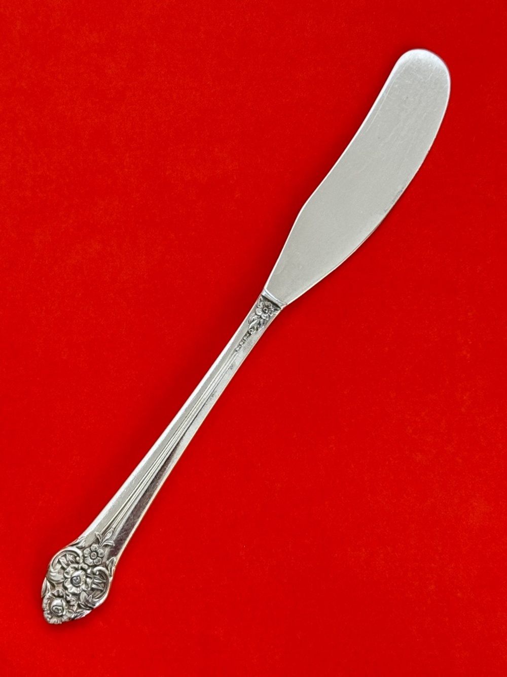 Oneida Silverplate PLANTATION Flat Handle Butter Spreader Floral Vintage 1948